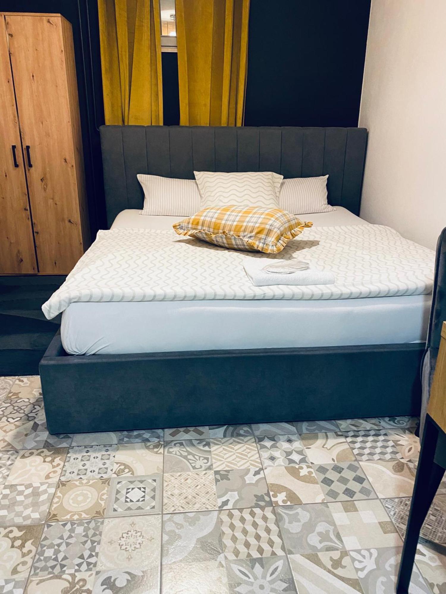 Rooms & Apartment Zala Airport Shuttle Option Церклье-на-Гореньскем Экстерьер фото