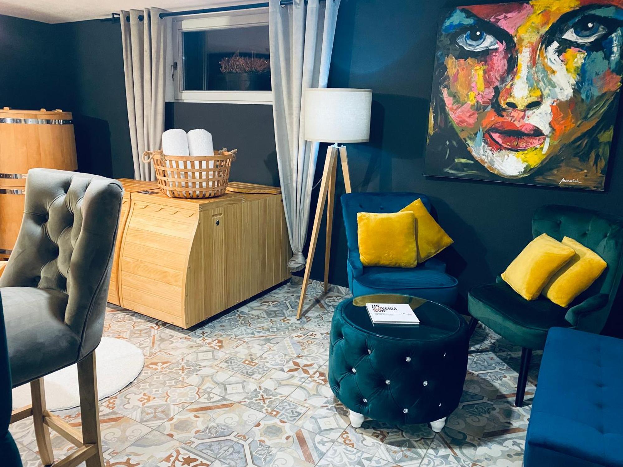 Rooms & Apartment Zala Airport Shuttle Option Церклье-на-Гореньскем Экстерьер фото