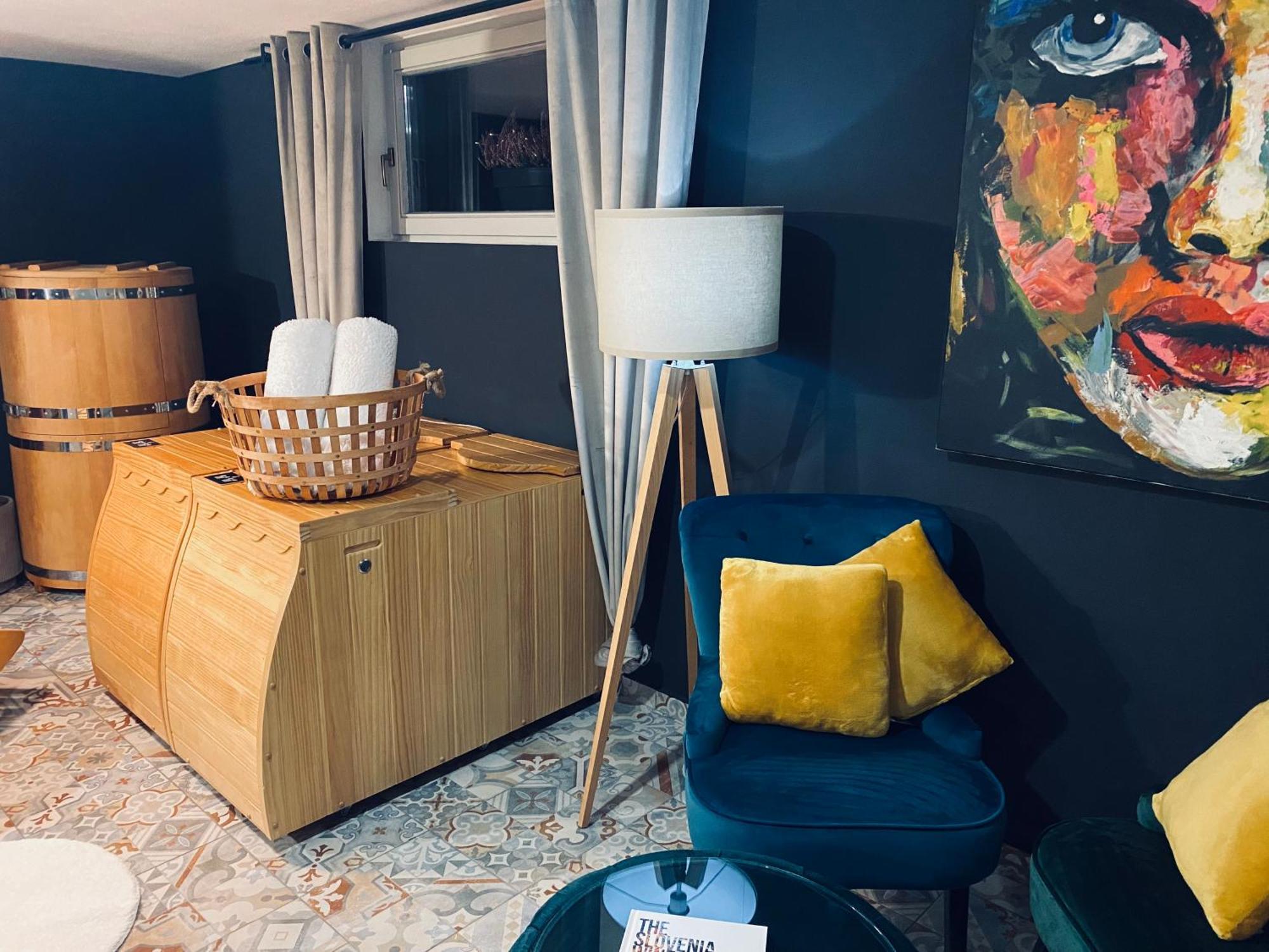 Rooms & Apartment Zala Airport Shuttle Option Церклье-на-Гореньскем Экстерьер фото