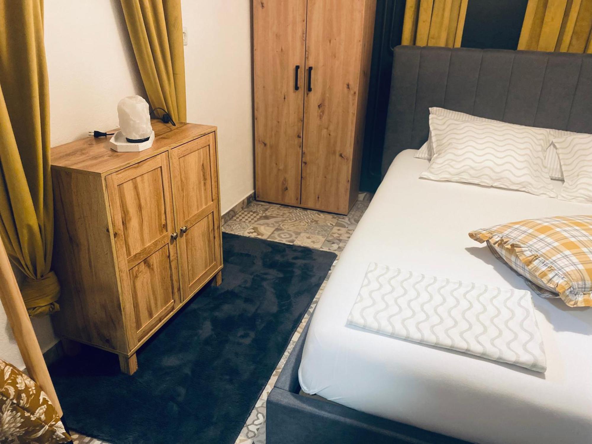 Rooms & Apartment Zala Airport Shuttle Option Церклье-на-Гореньскем Экстерьер фото