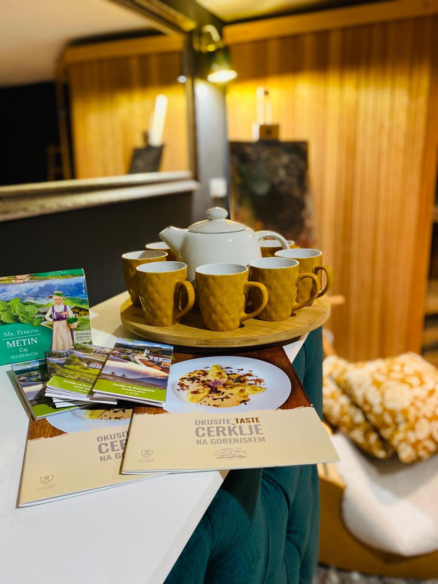 Rooms & Apartment Zala Airport Shuttle Option Церклье-на-Гореньскем Экстерьер фото